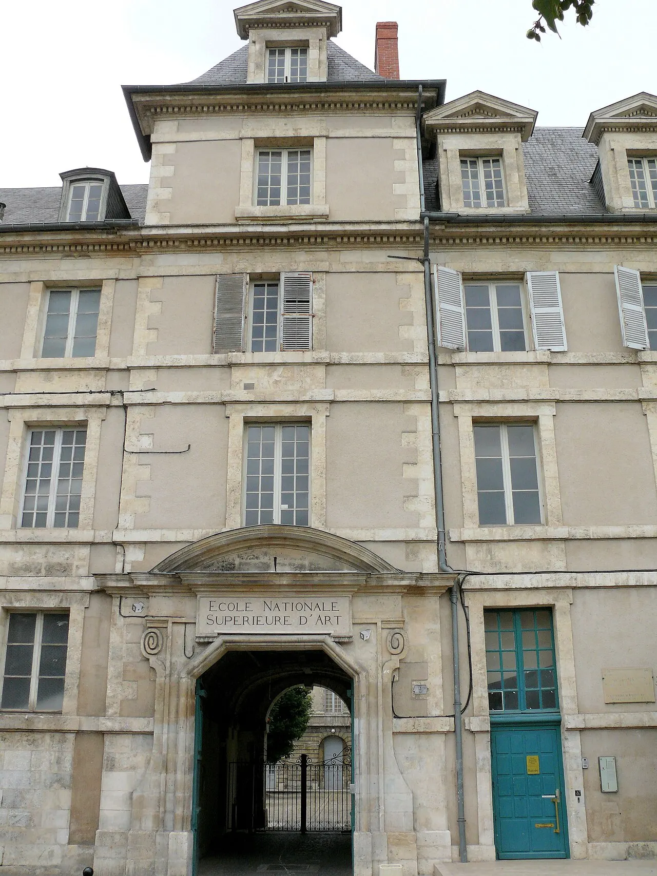 Ancien collège des Jésuites, dénommé collège Sainte-Marie, devenu lycée de garçons, actuellement école nationale supérieure d’Art