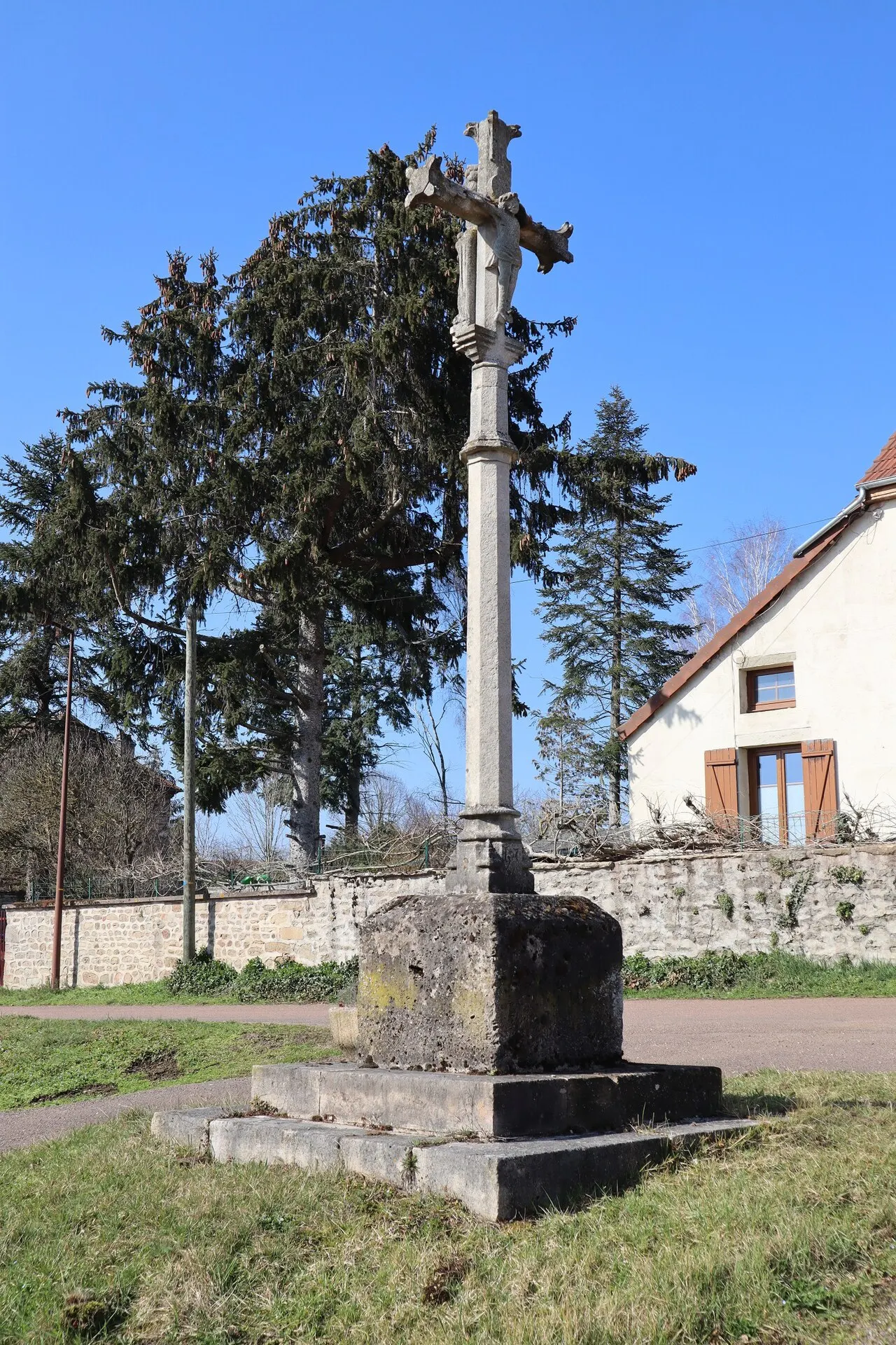 Croix en pierre