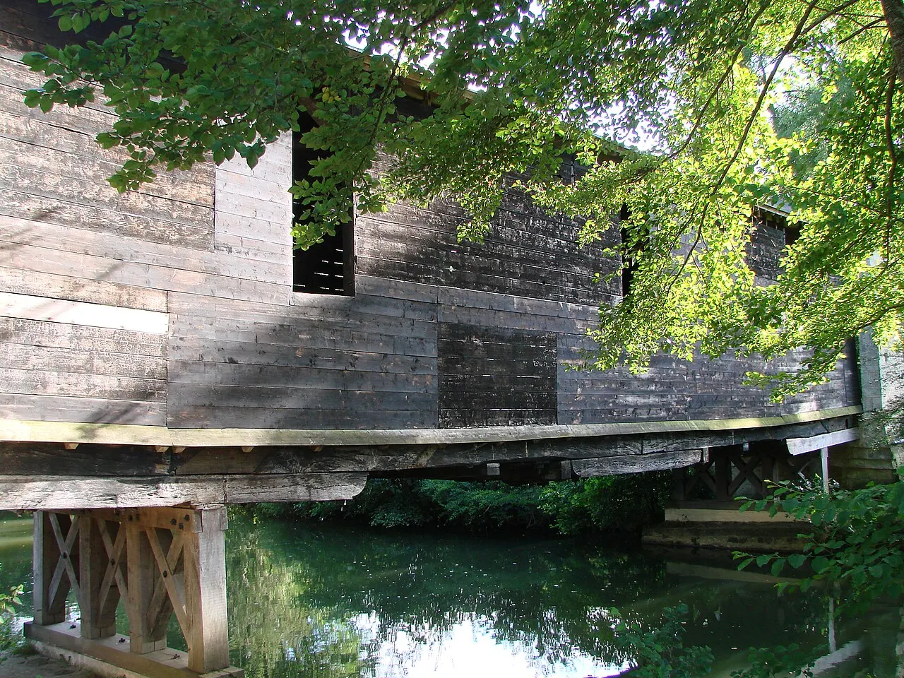 Pont de bois couvert