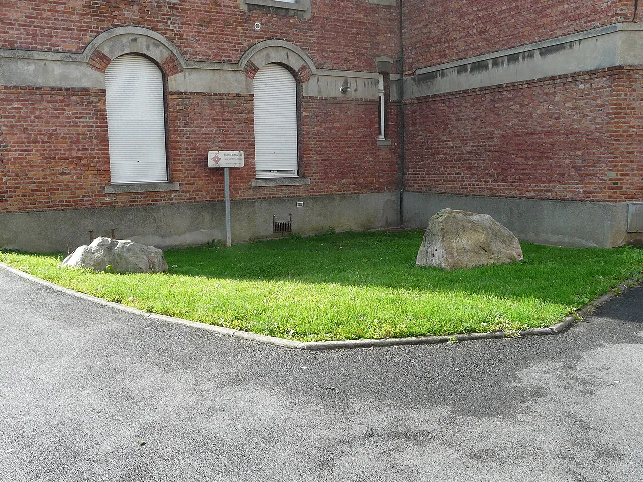 Menhirs : Les pierres jumelles