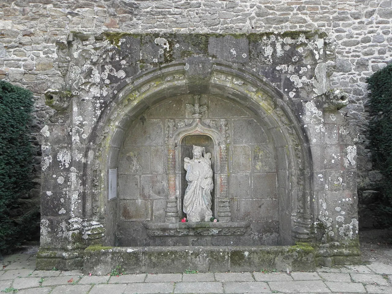 Fontaine de Notre-Dame de la Porte