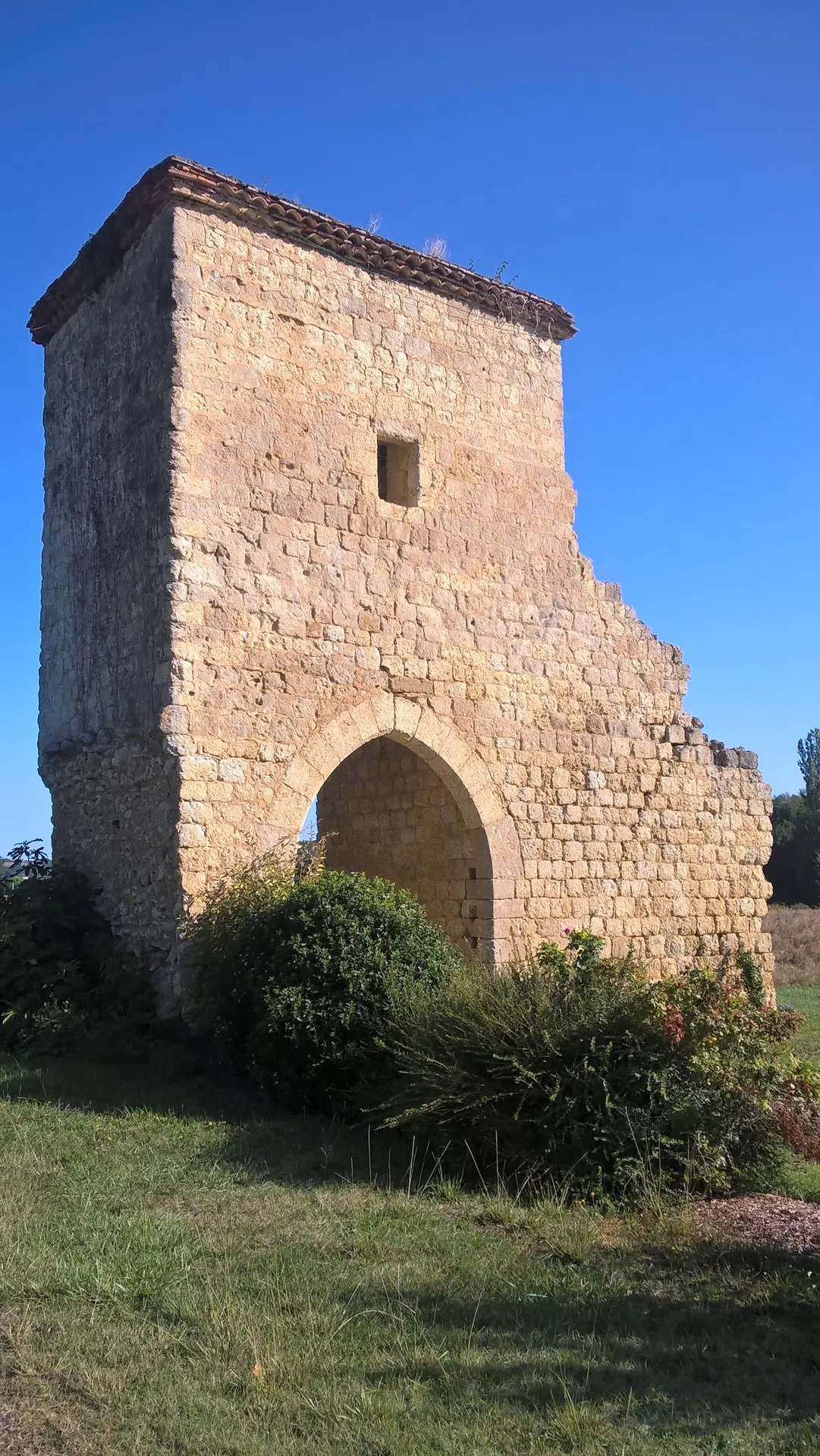 Tour-porte de Saint-Yors