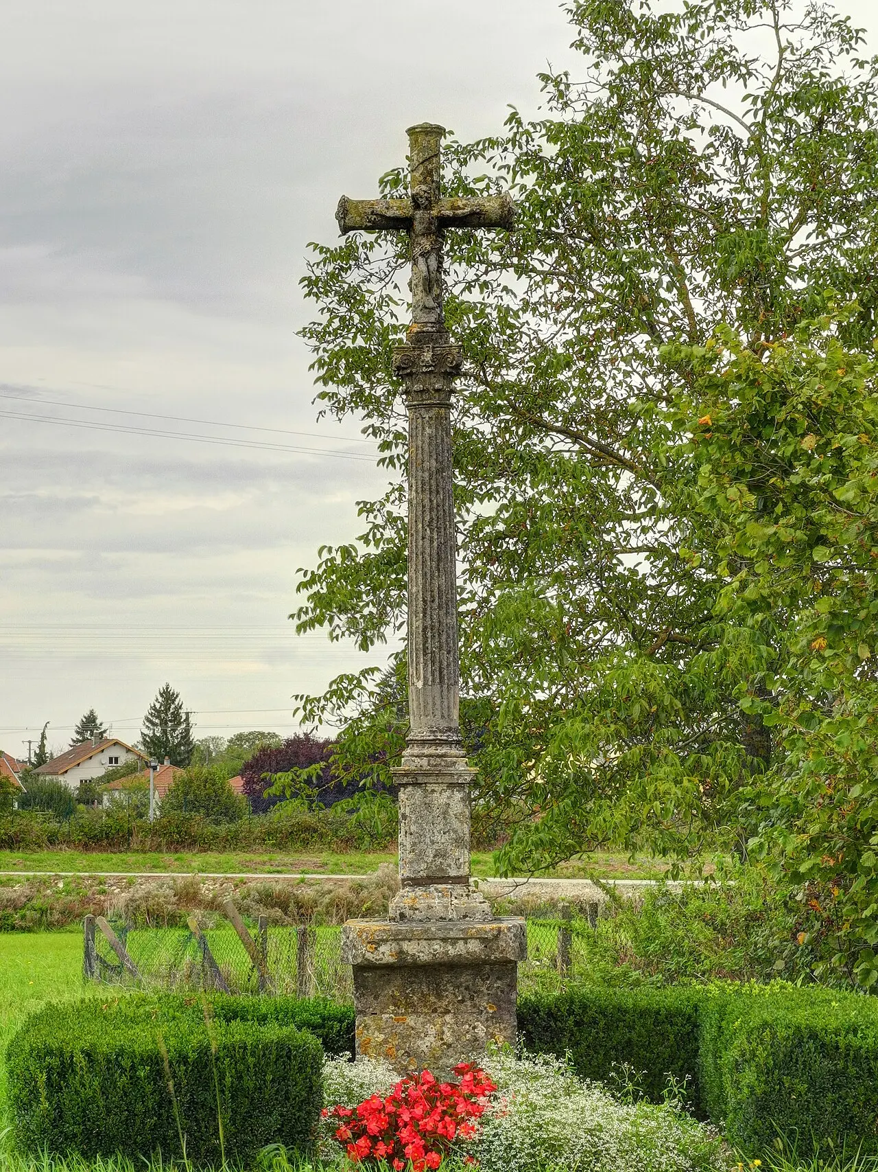 Croix datée de 1732