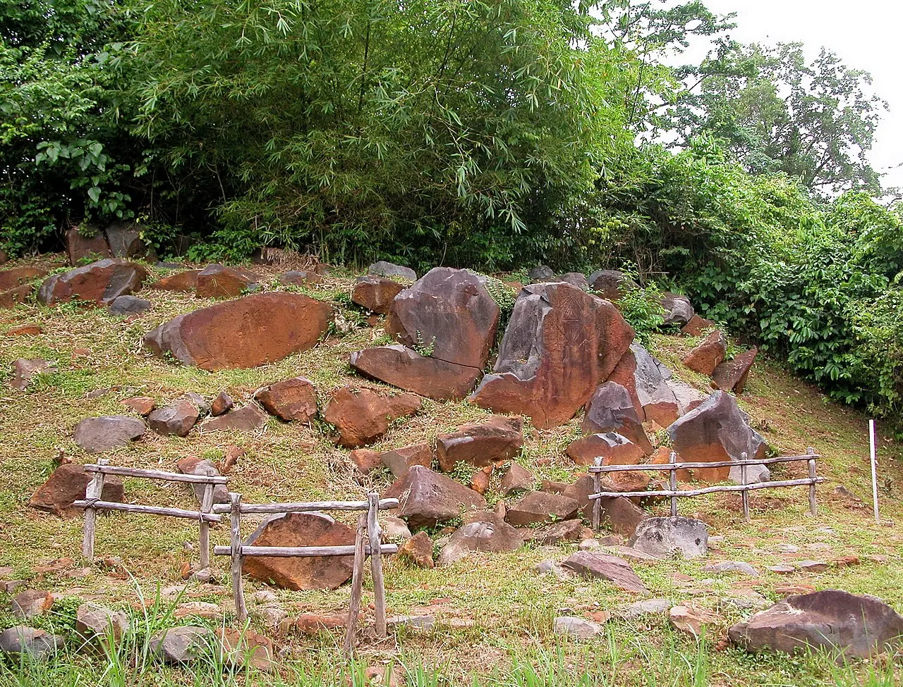 Roches gravées dites du Mahury, actuellement roches de la Crique Pavée