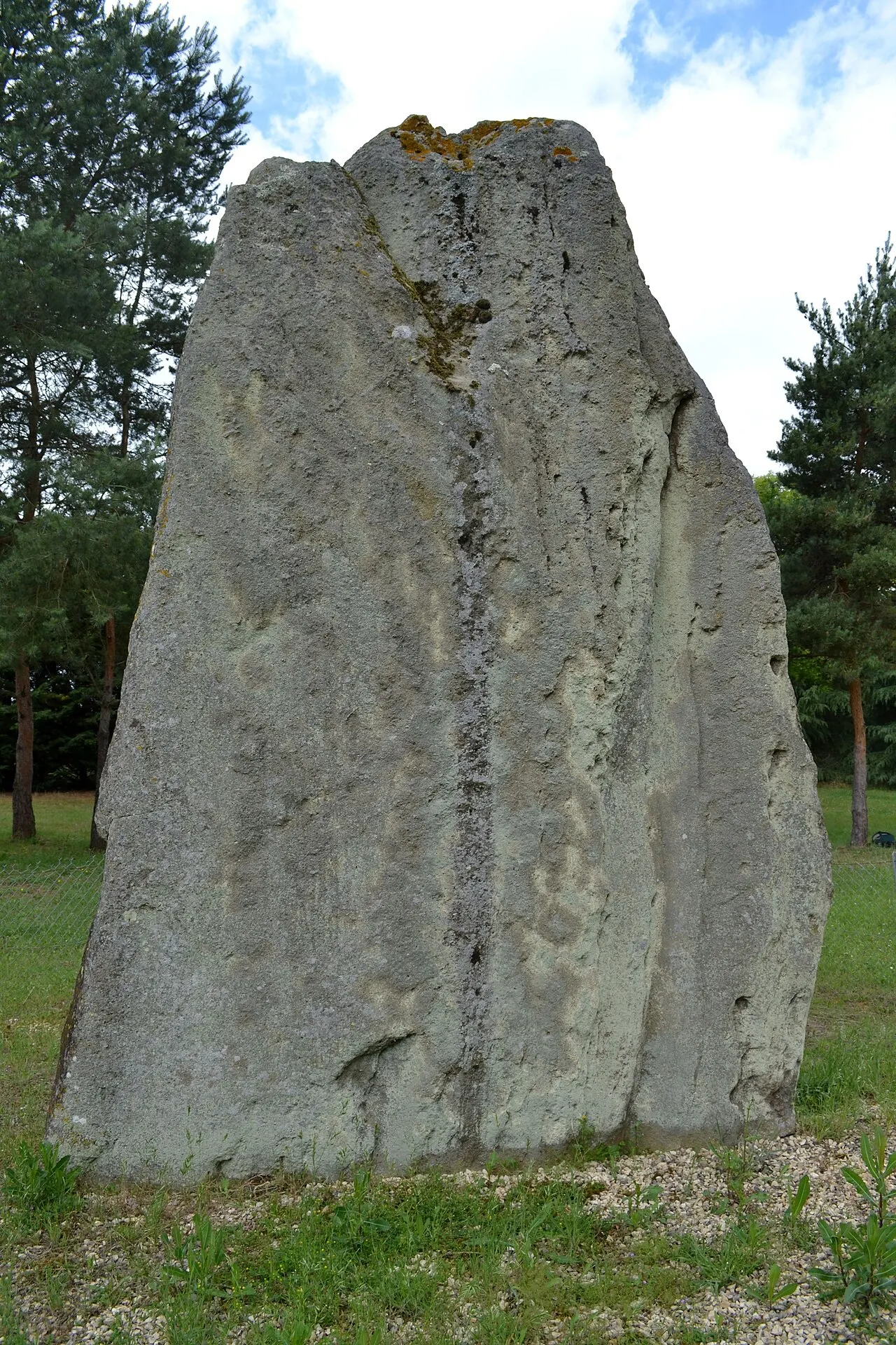 Menhir dit Pierre-Fitte