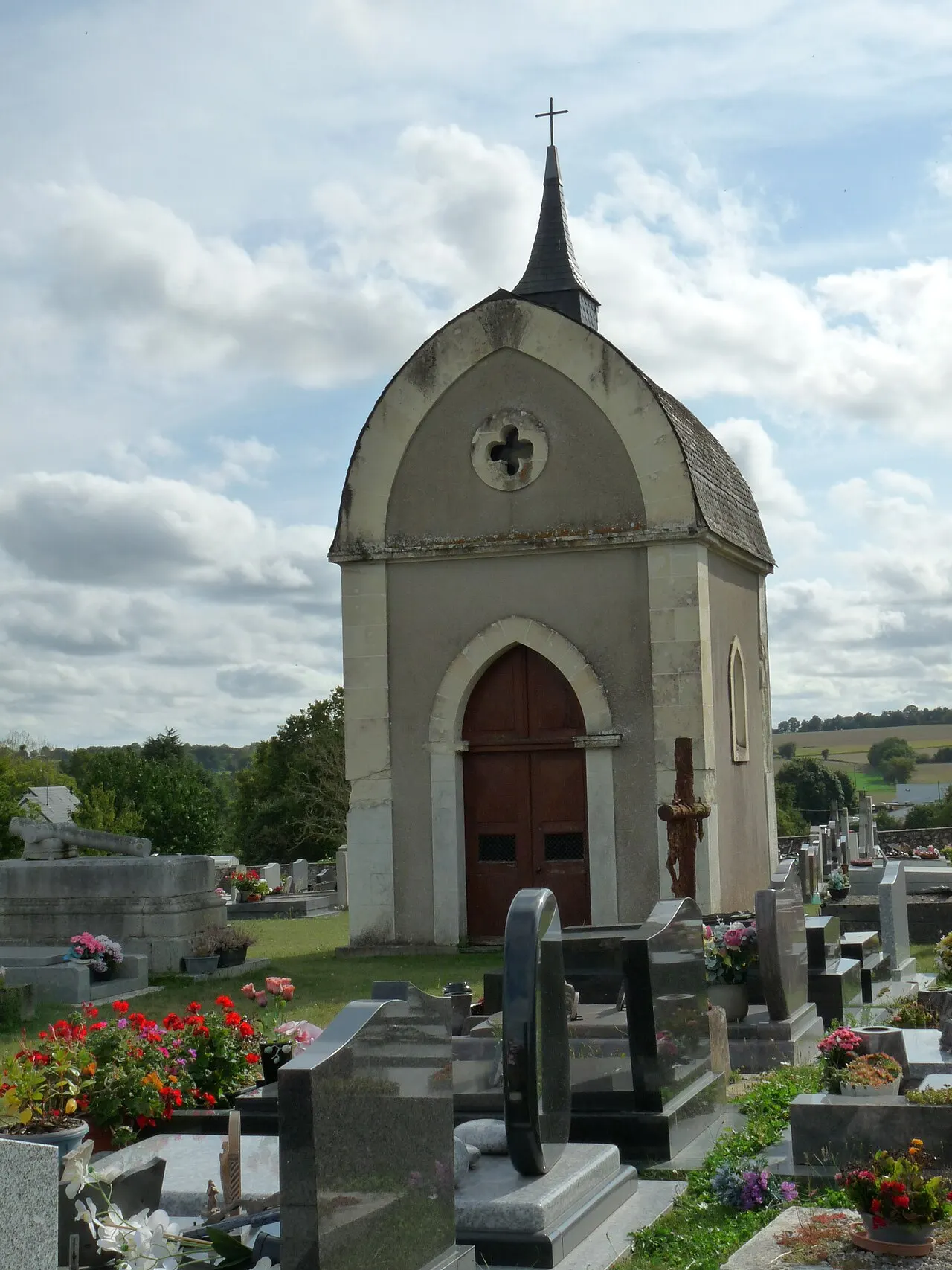 Chapelle du cimetière de Châtelais