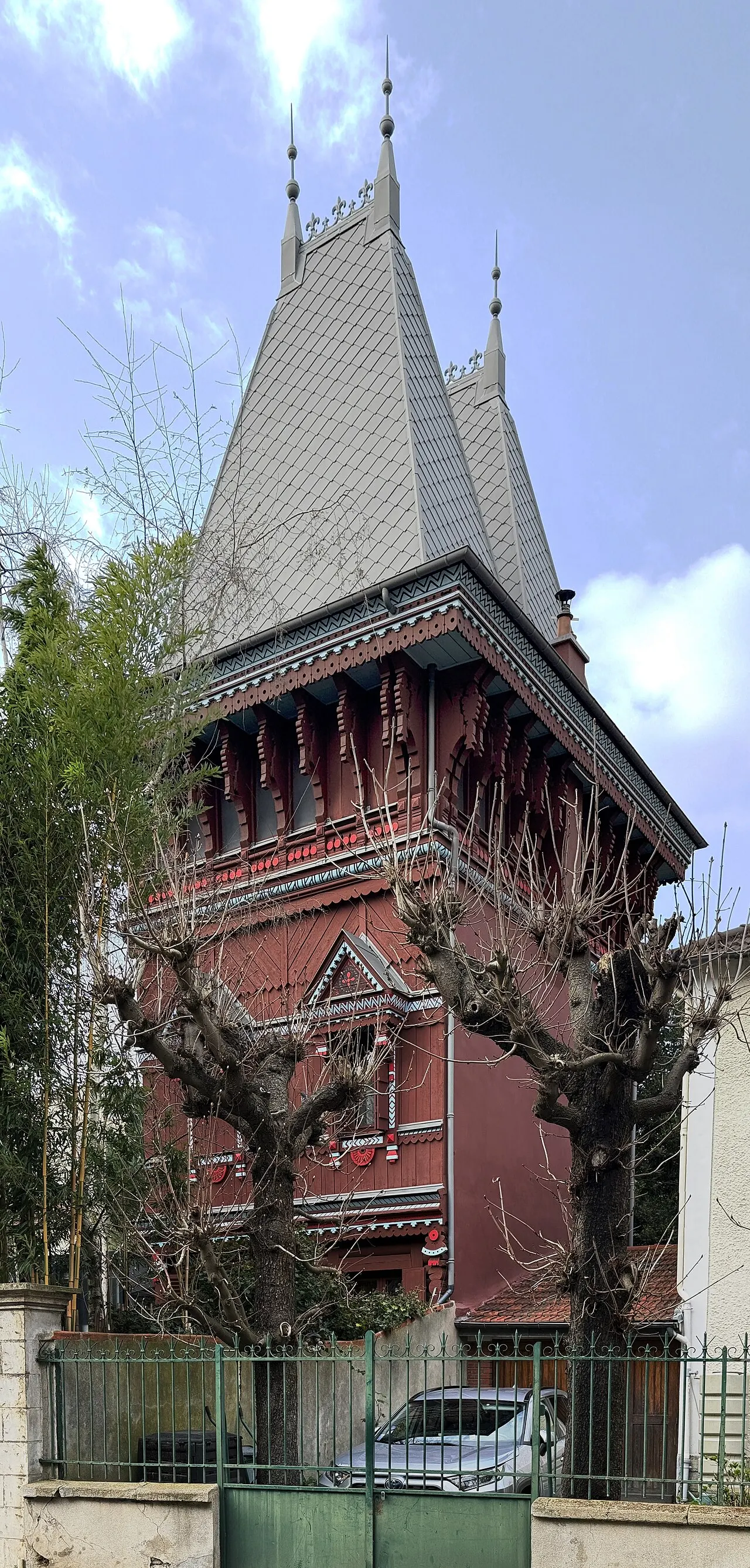 Vestige du pavillon de la Russie présenté à l’Exposition Universelle de 1878