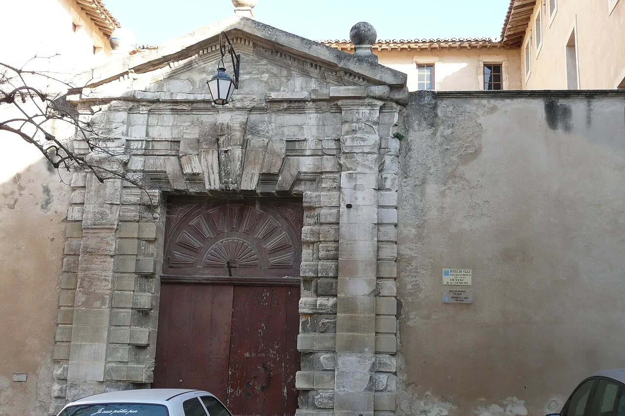 Mairie de Pernes-les-Fontaines