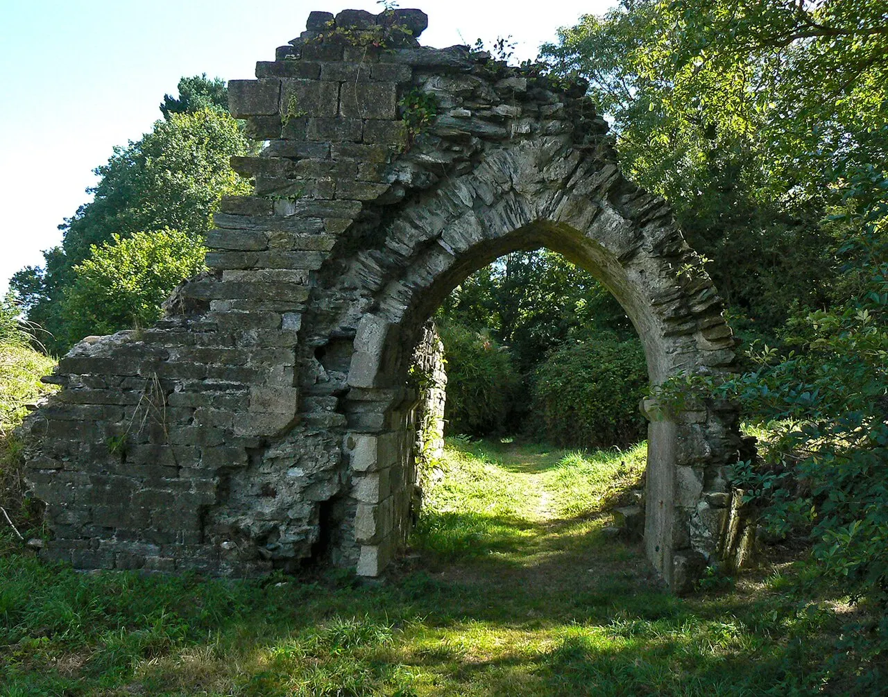 Vestiges du château de Joyeuse Garde