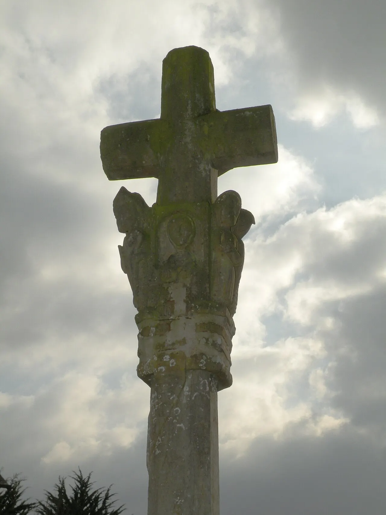 Croix de cimetière de Lieuron