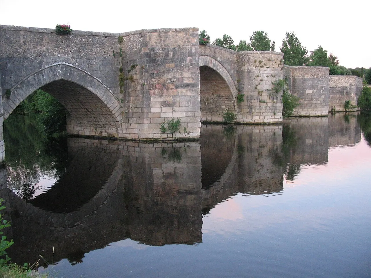 Vieux Pont de Saint-Savin et Saint-Germain