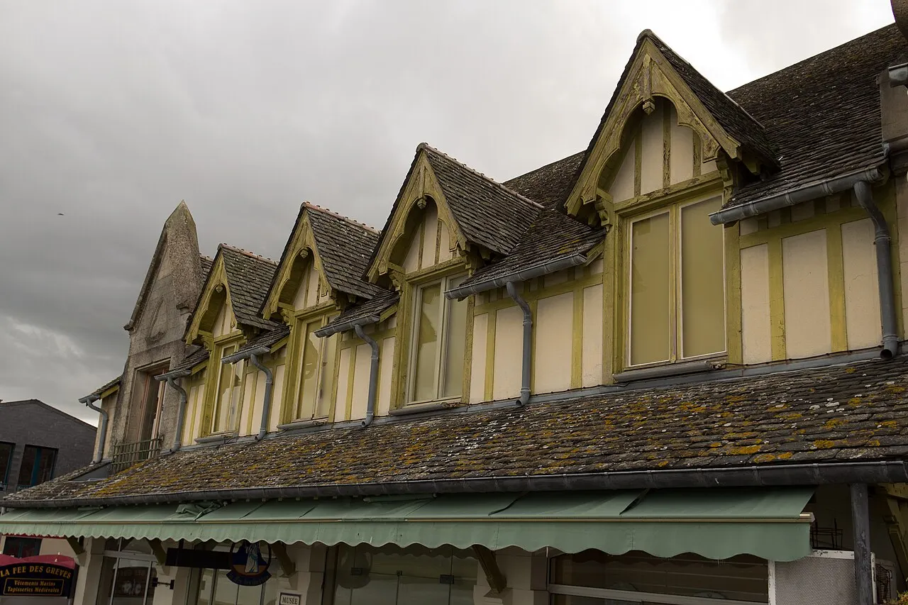 Maisons donnant sur la Grande-Rue et sur les remparts