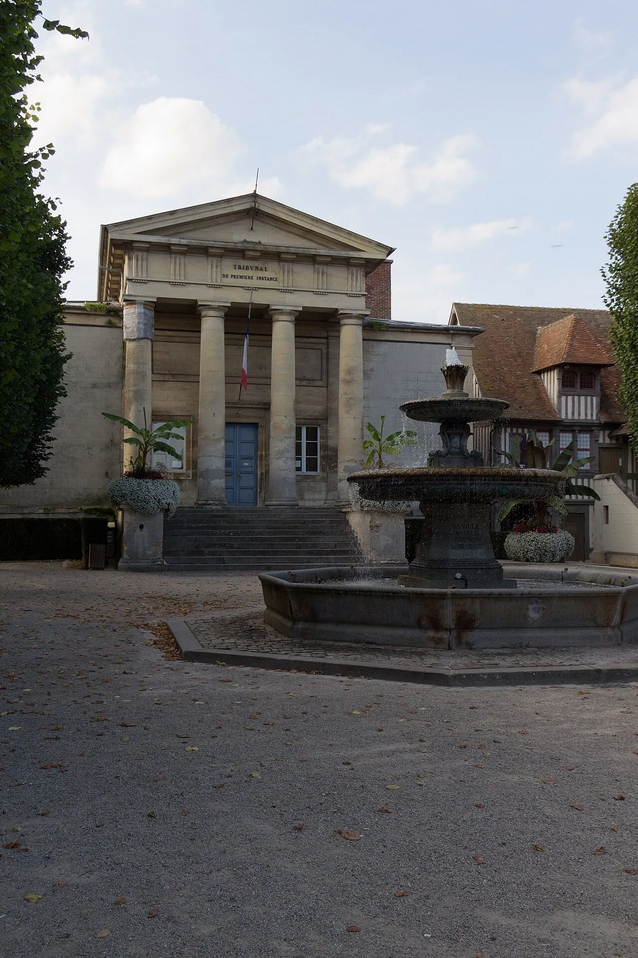 Tribunal