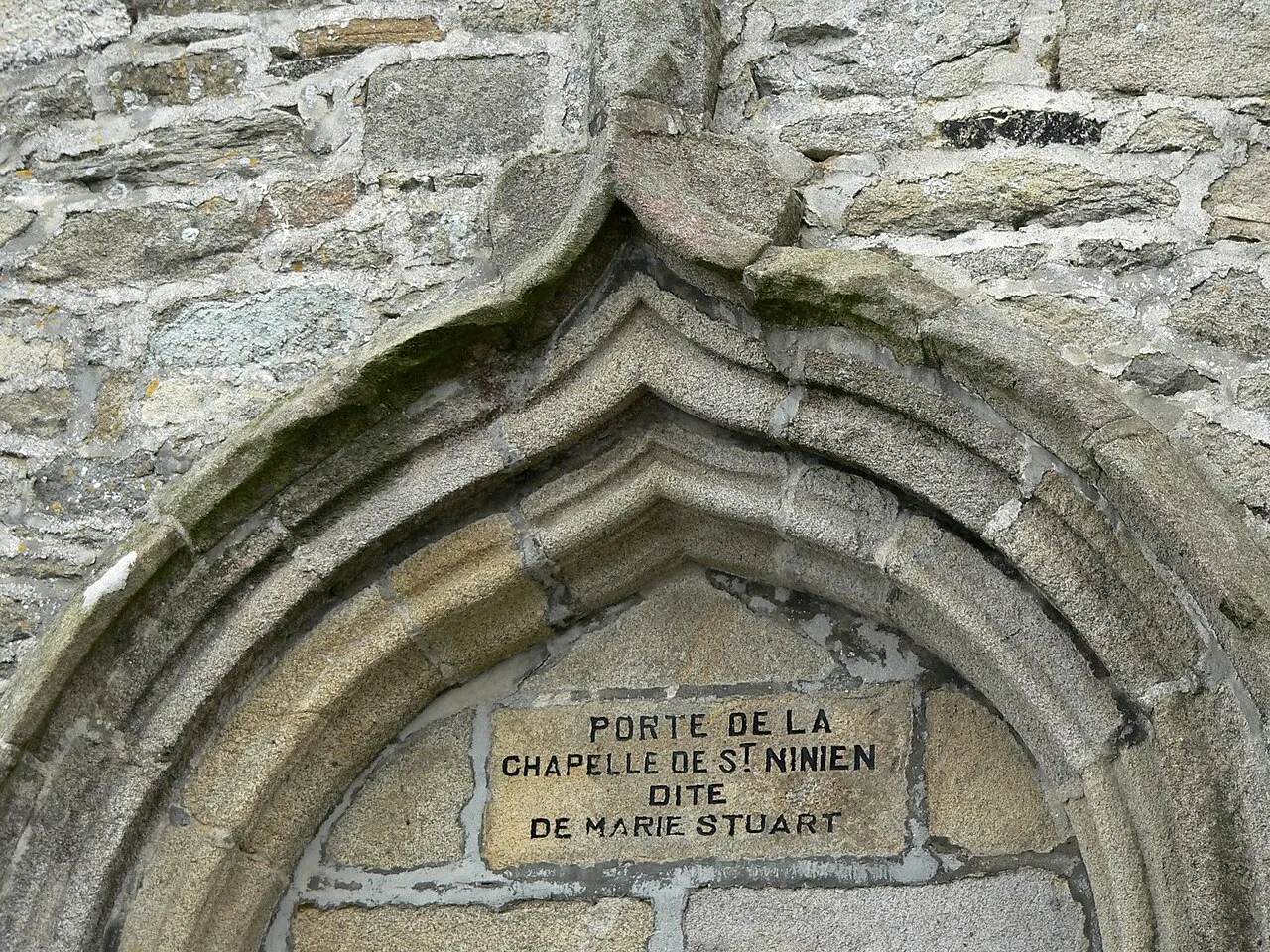Vestiges de la chapelle Saint-Ninien