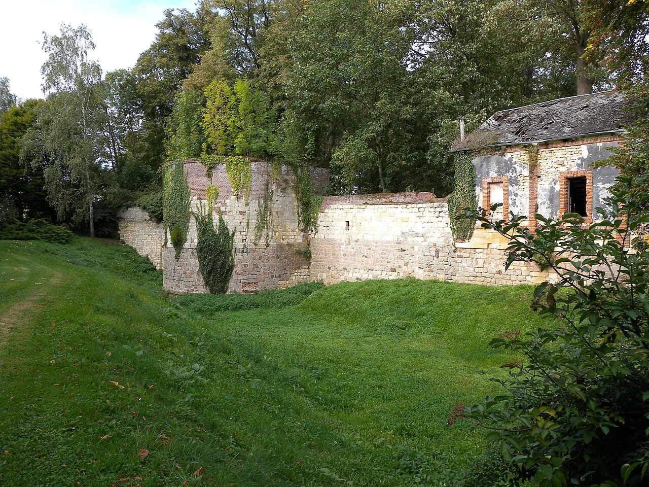 Château et son enceinte