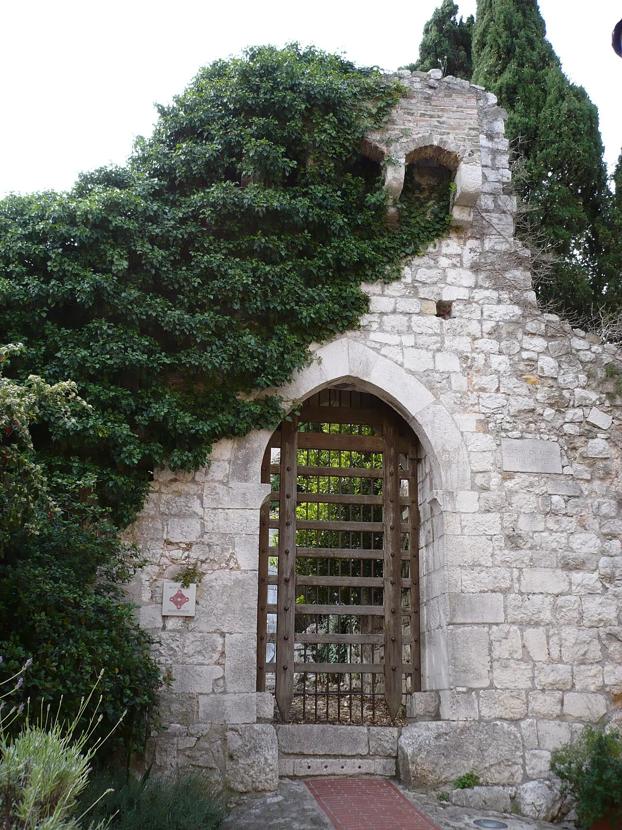 Enceinte du Moyen-âge (restes de l’)