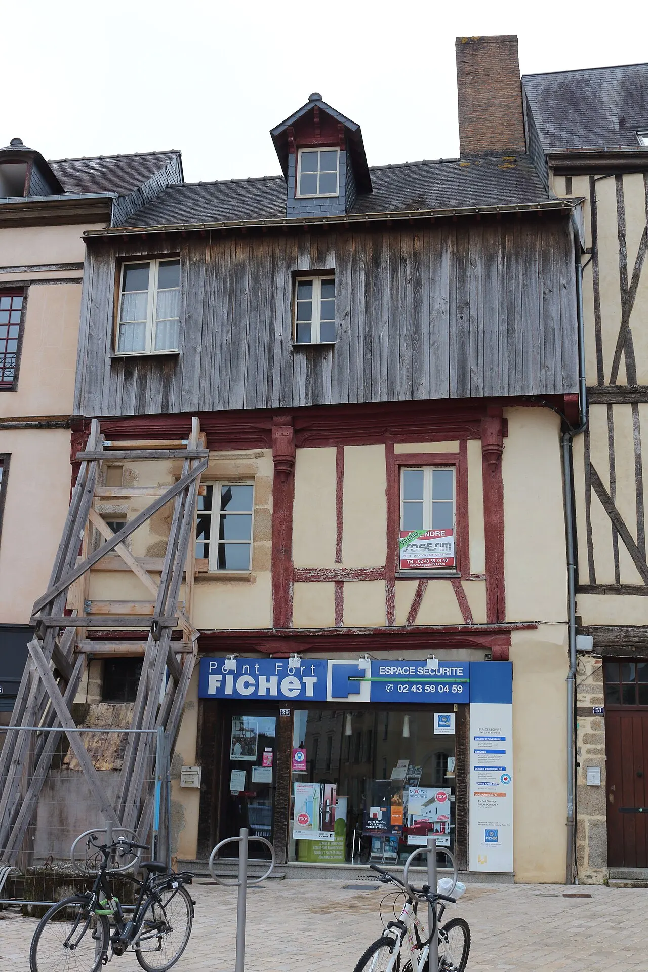 Immeuble sis 27-29 Place de la Trémoille dit « Maison du Coq-Hardy »