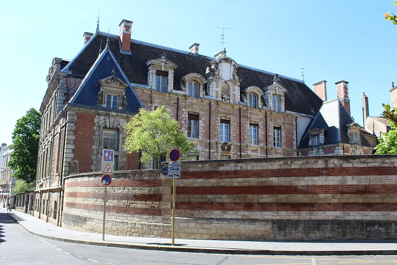 Sous-préfecture (ancien hôtel Lantin de Montcoy)