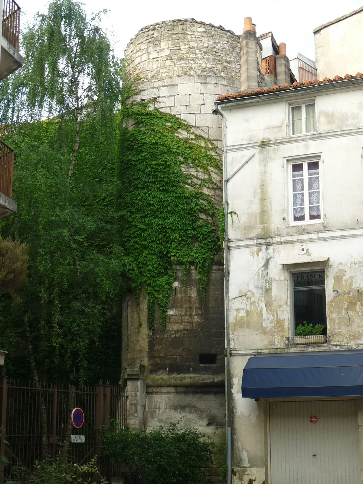 Restes des remparts du duc d’Epernon