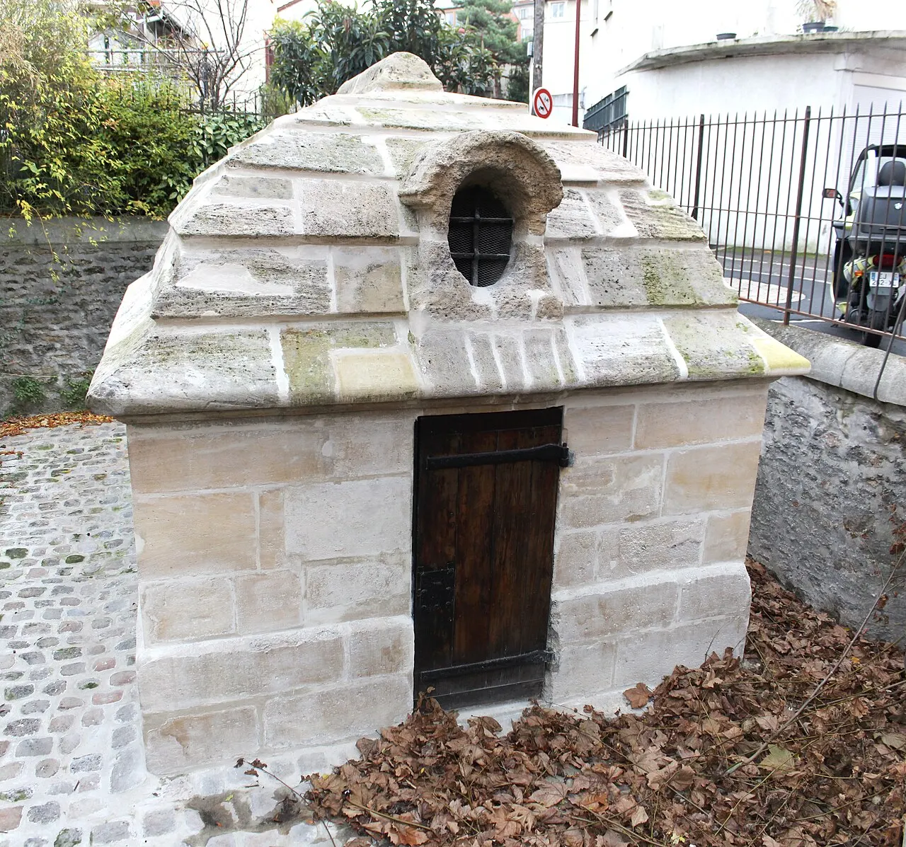 Eaux du Pré-Saint-Gervais : Regard du Trou-Morin