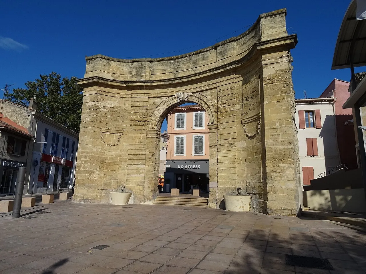 Porte d’Arles