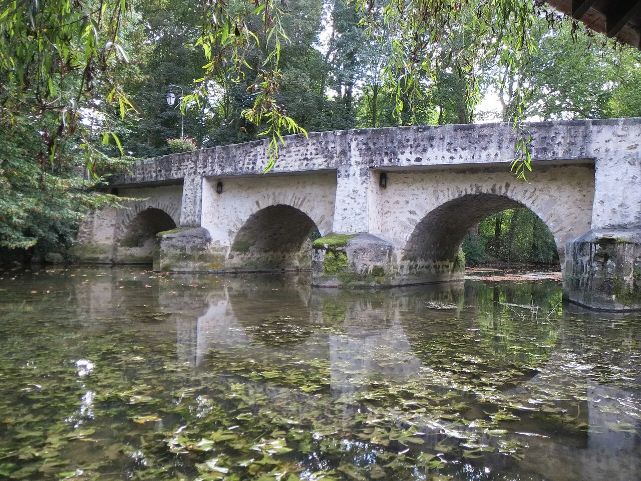 Vieux pont sur l’Yerres dit de la Reine Blanche