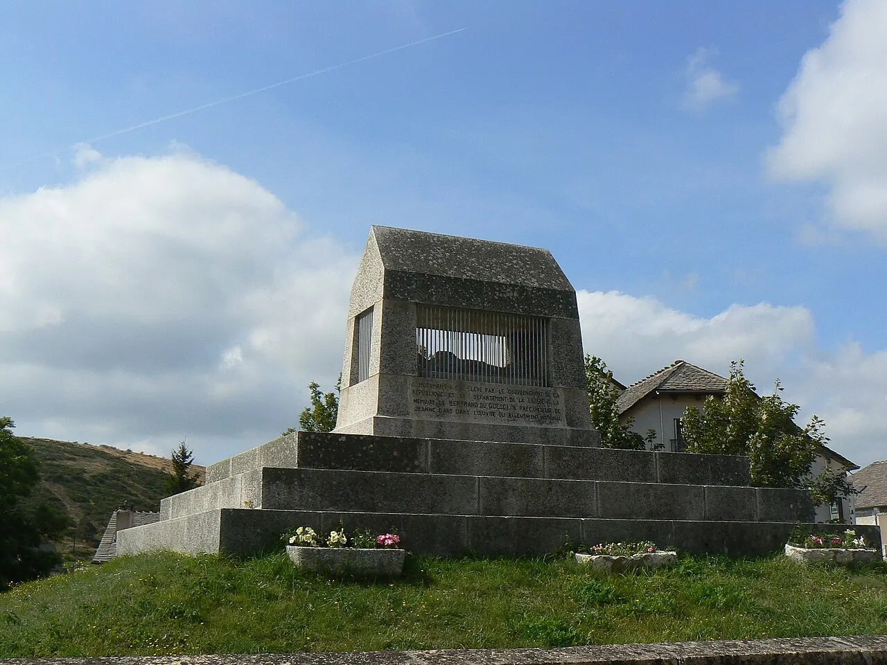 Monument Commemoratif de Duguesclin