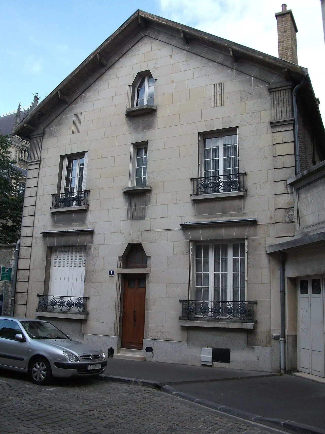 Porte servant autrefois d’entrée à «la Pourcelette»