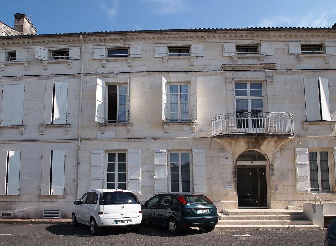 Immeuble, actuellement clinique