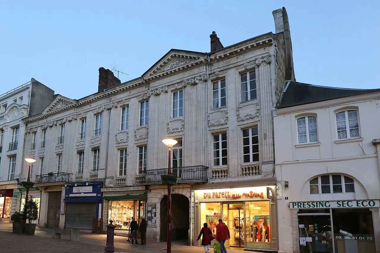 Immeubles (ancien hôtel du duc de Charrost)
