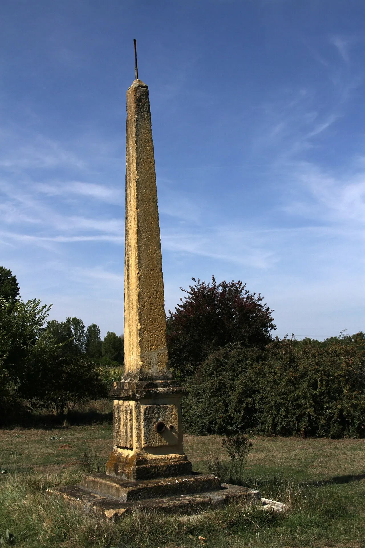 Pyramide marquant la limite de la Guyenne et du Languedoc