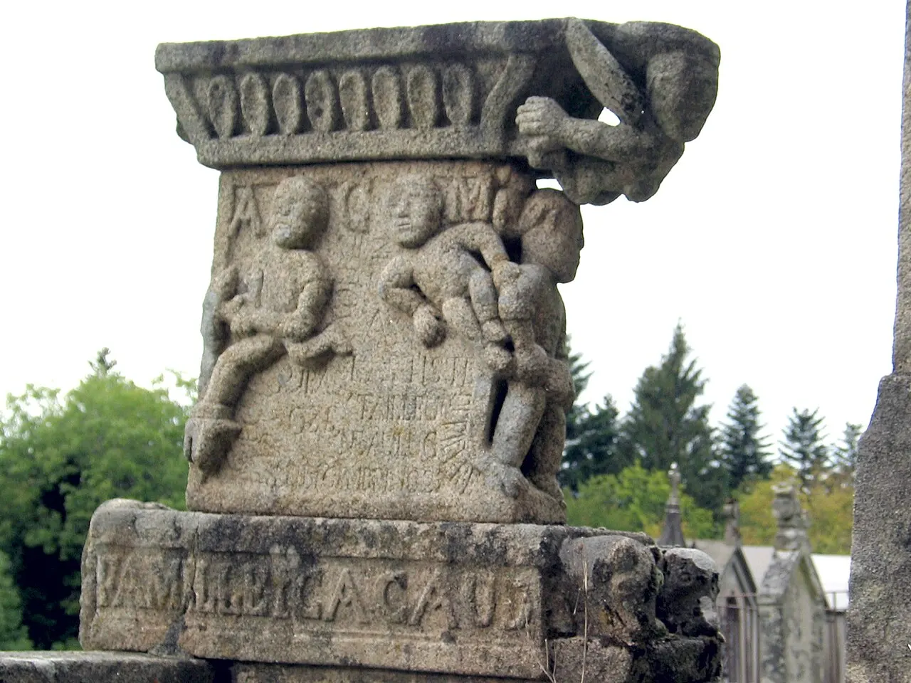 Monument funéraire de la famille Cacaud