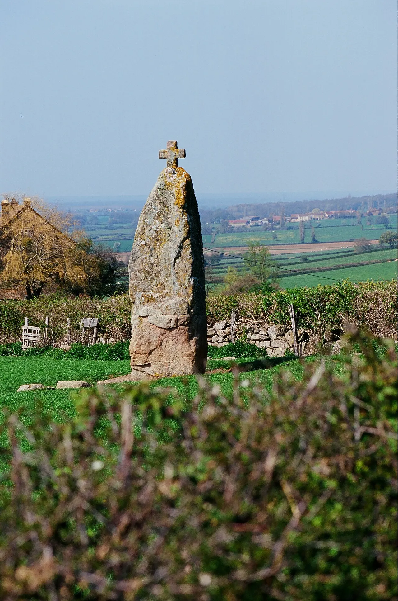 Menhir dit Pierre-Levée du Champ de la Fa