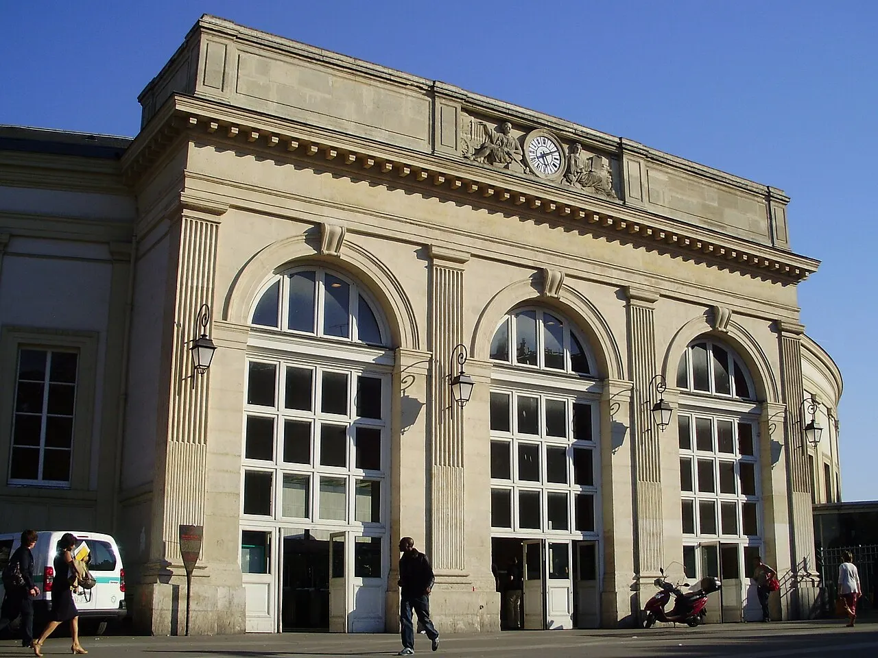 Gare Denfert-Rochereau, appelée anciennement Gare de Sceaux ou Embarcadère d’Enfert