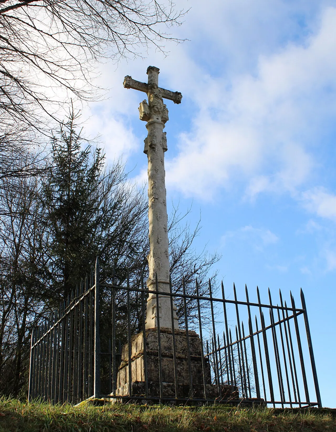 Croix de carrefour à Brennes
