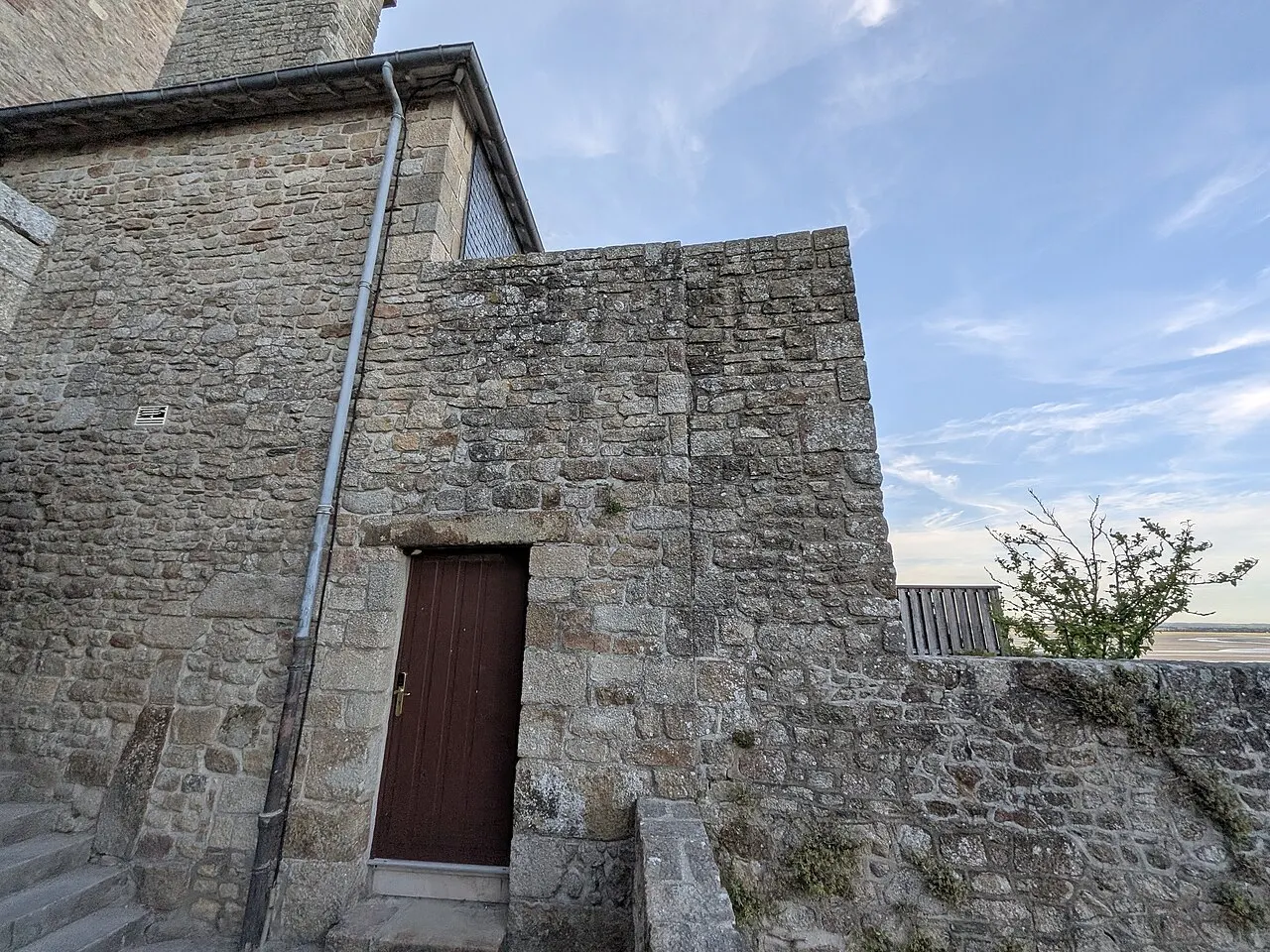 Jardin et hangar couvert