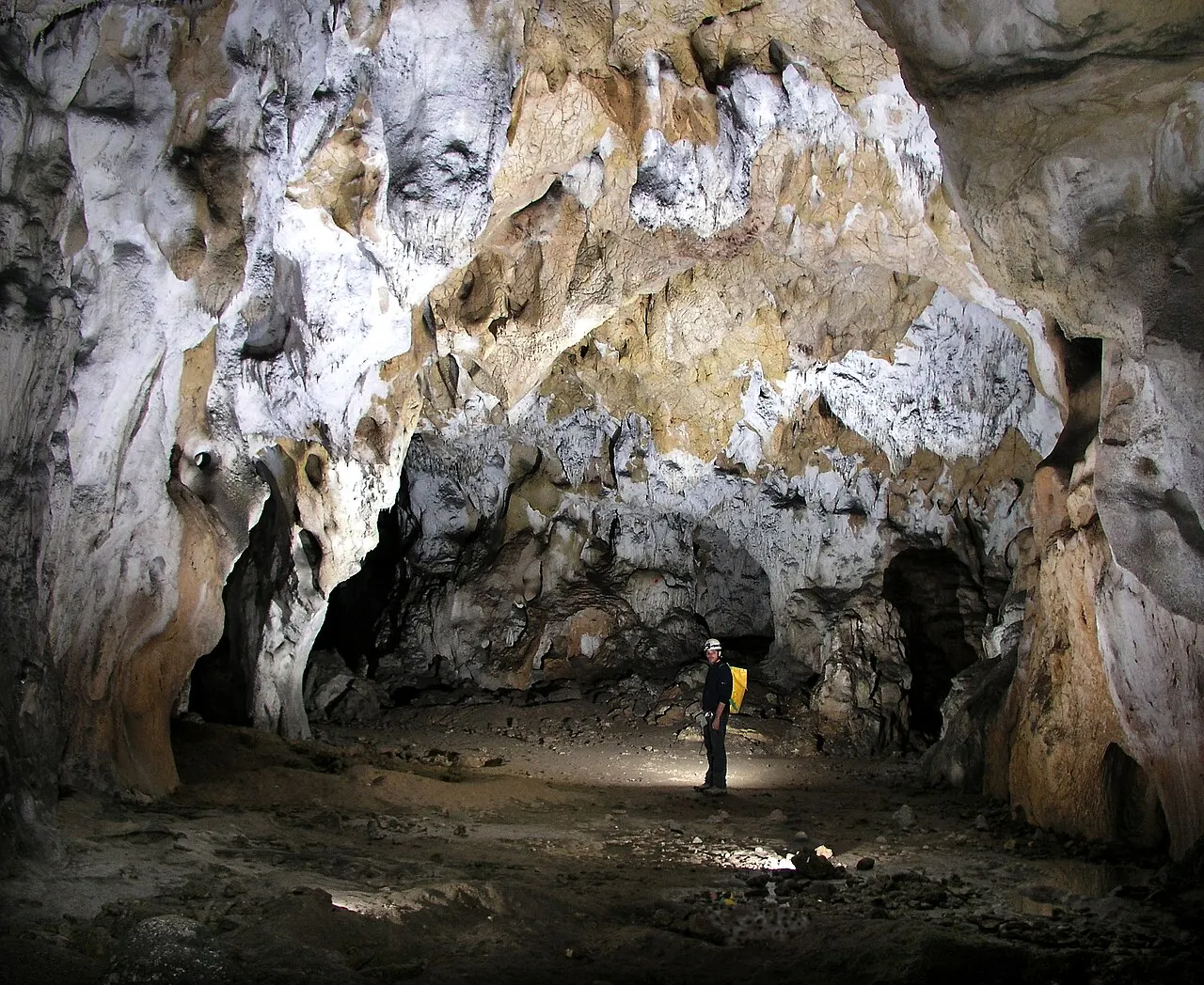 Grotte du Déroc (entrée ouest)