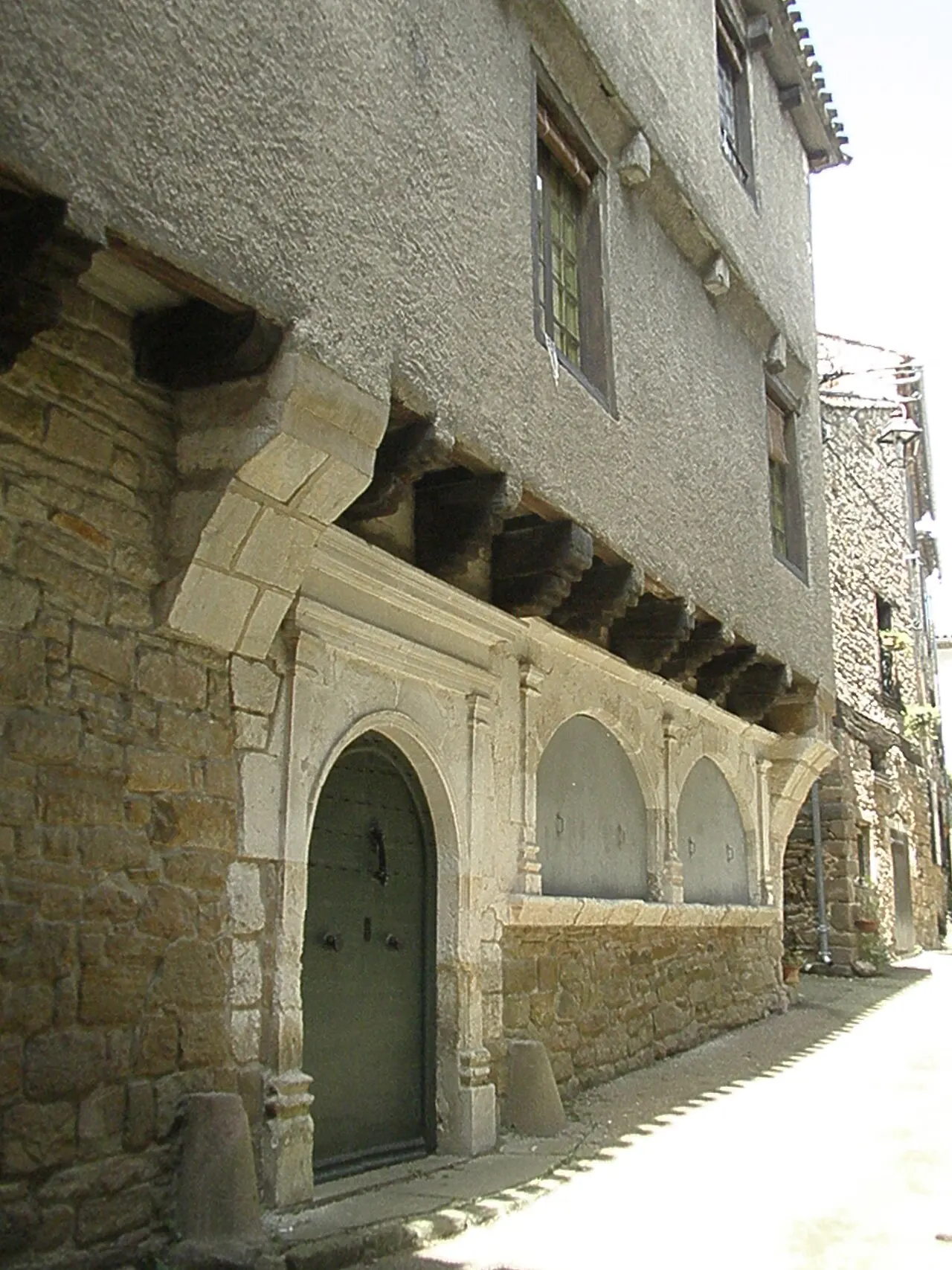Maison Lagrasse près de la porte fortifiée