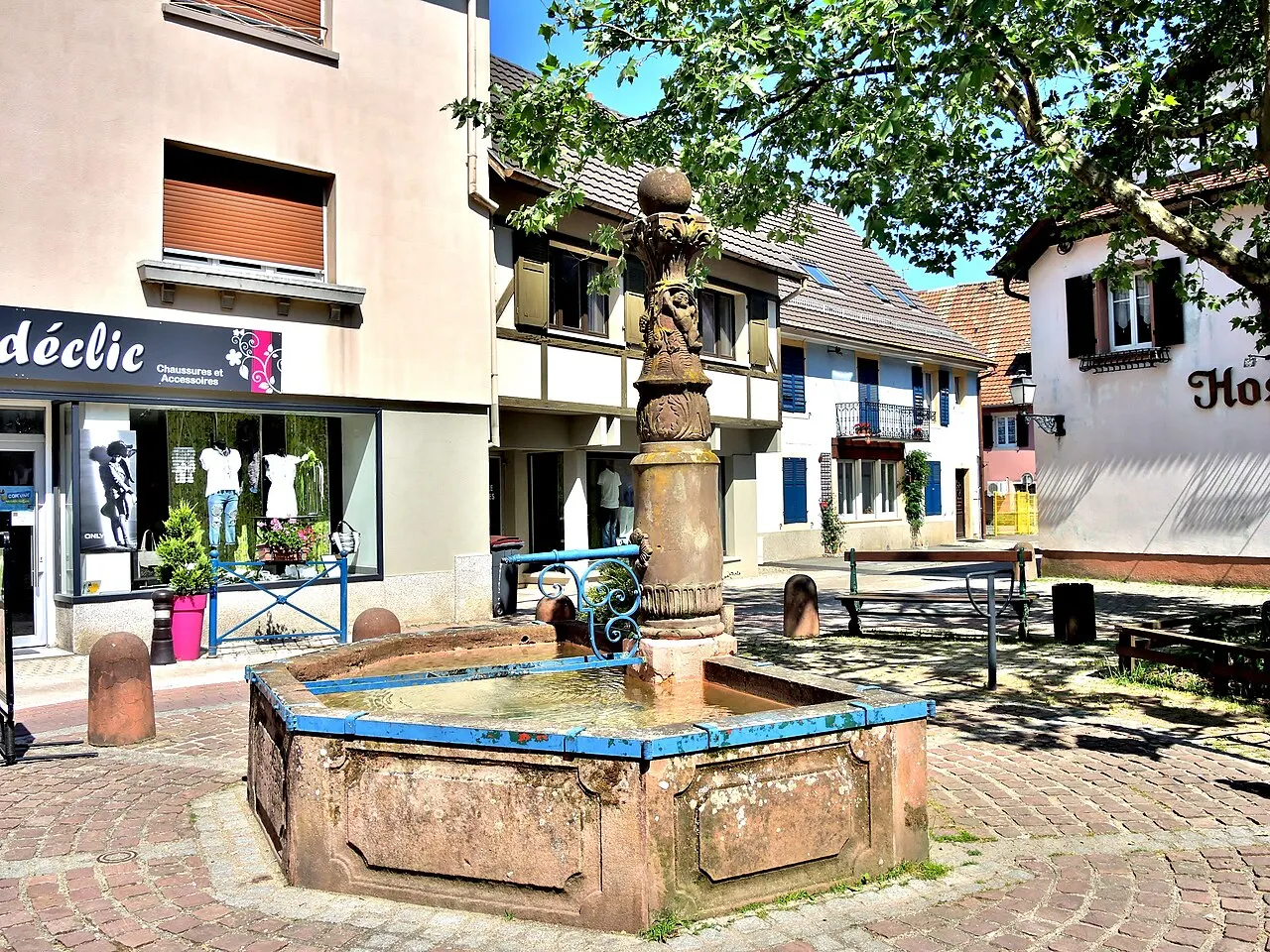 Fontaine aux Dauphins