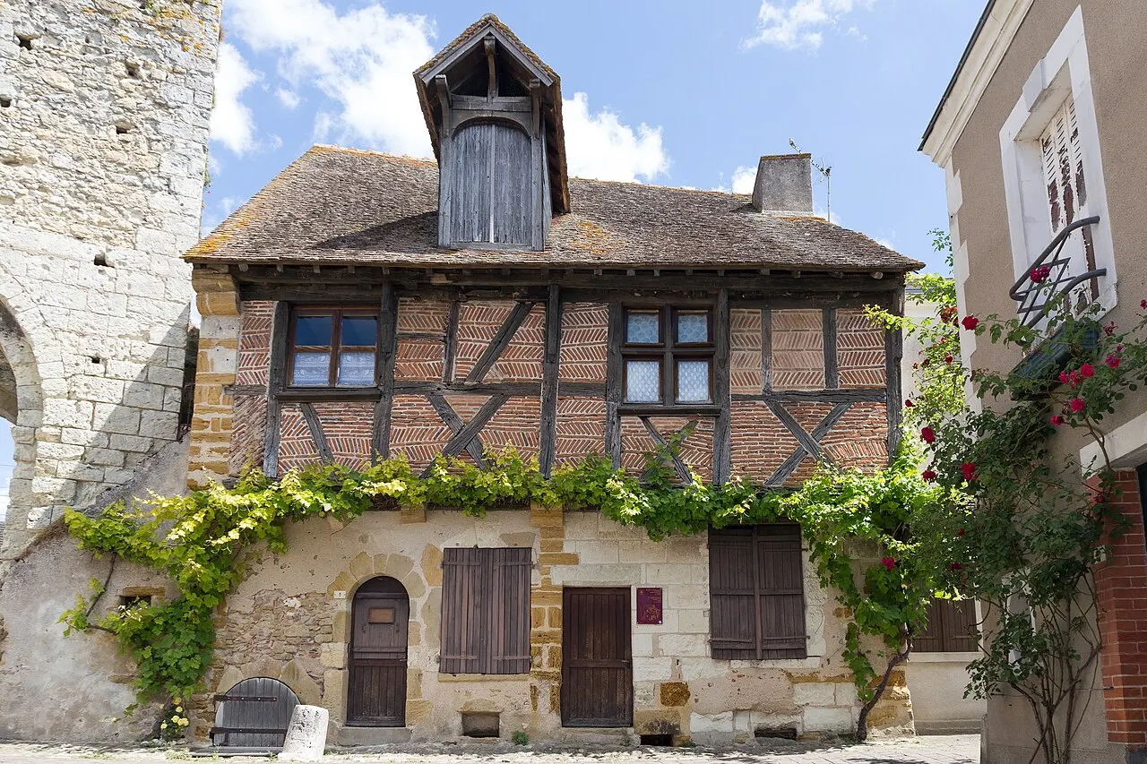 Maison en pans de bois au pied de la Porte d’En-Haut