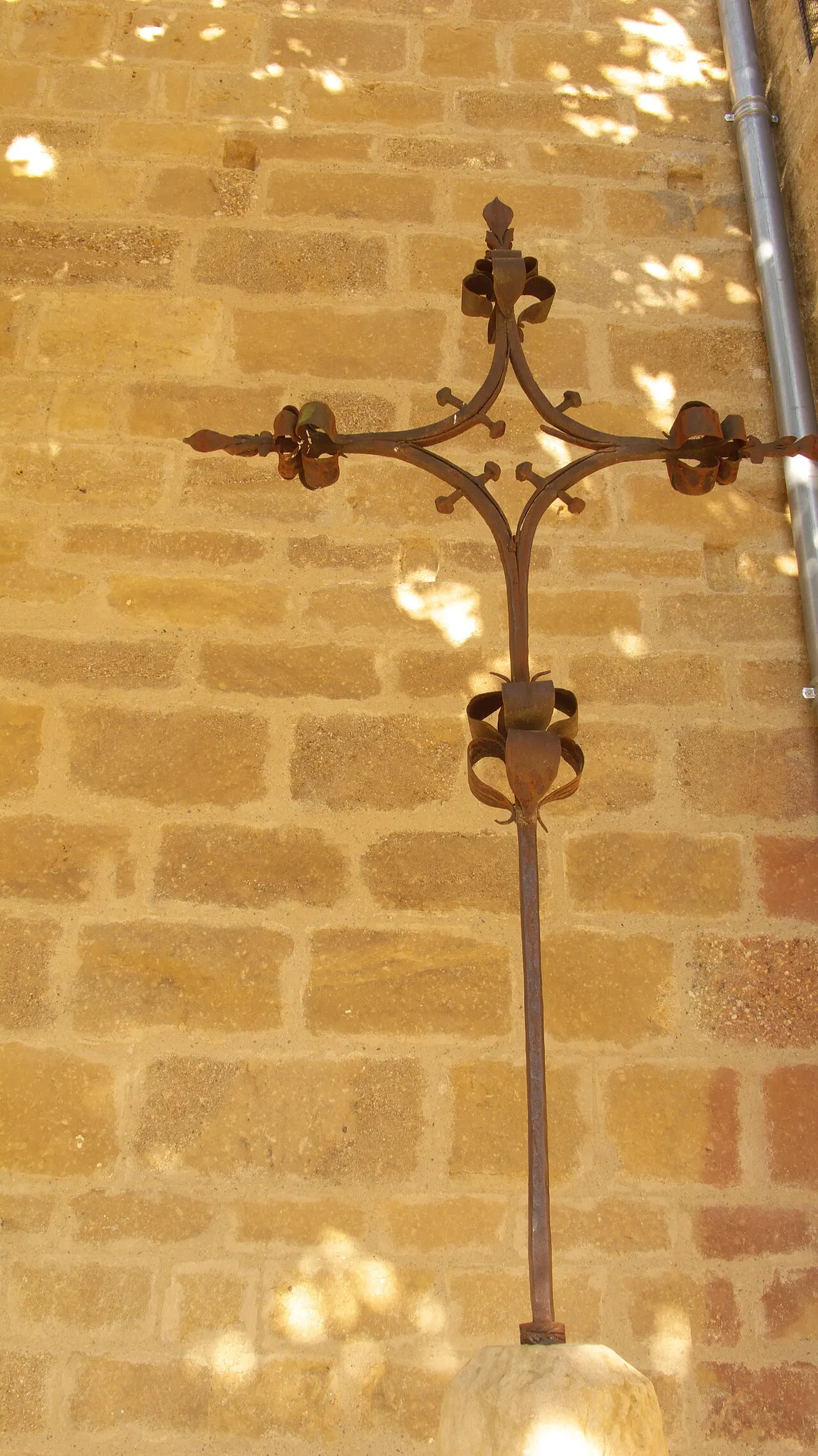 Croix en fer forgé
