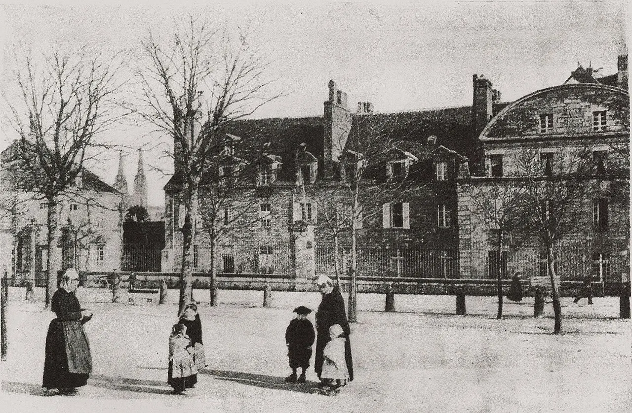 Ancienne maison conventuelle des Dames de la Retraite, aujourd’hui siège du groupement de gendarmerie du Finistère