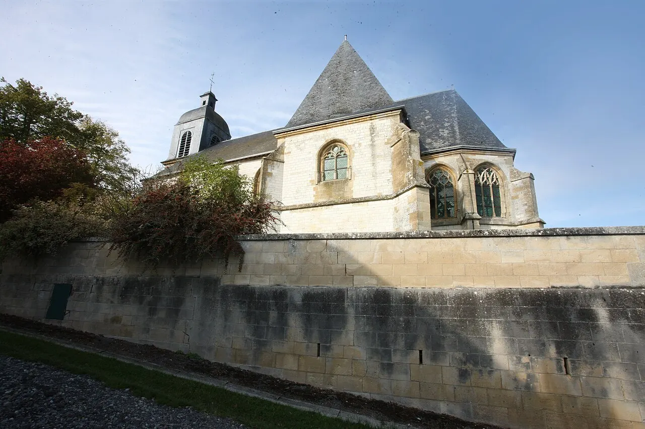 Cimetière désaffecté entourant l’église