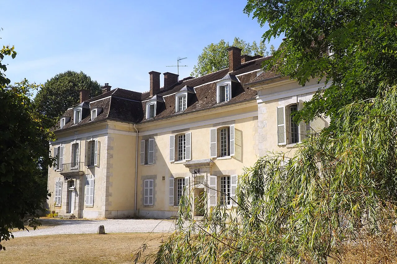 Ancienne maison du directeur des canaux, dite maison des Seigneurs du Canal, le long du canal du Loing