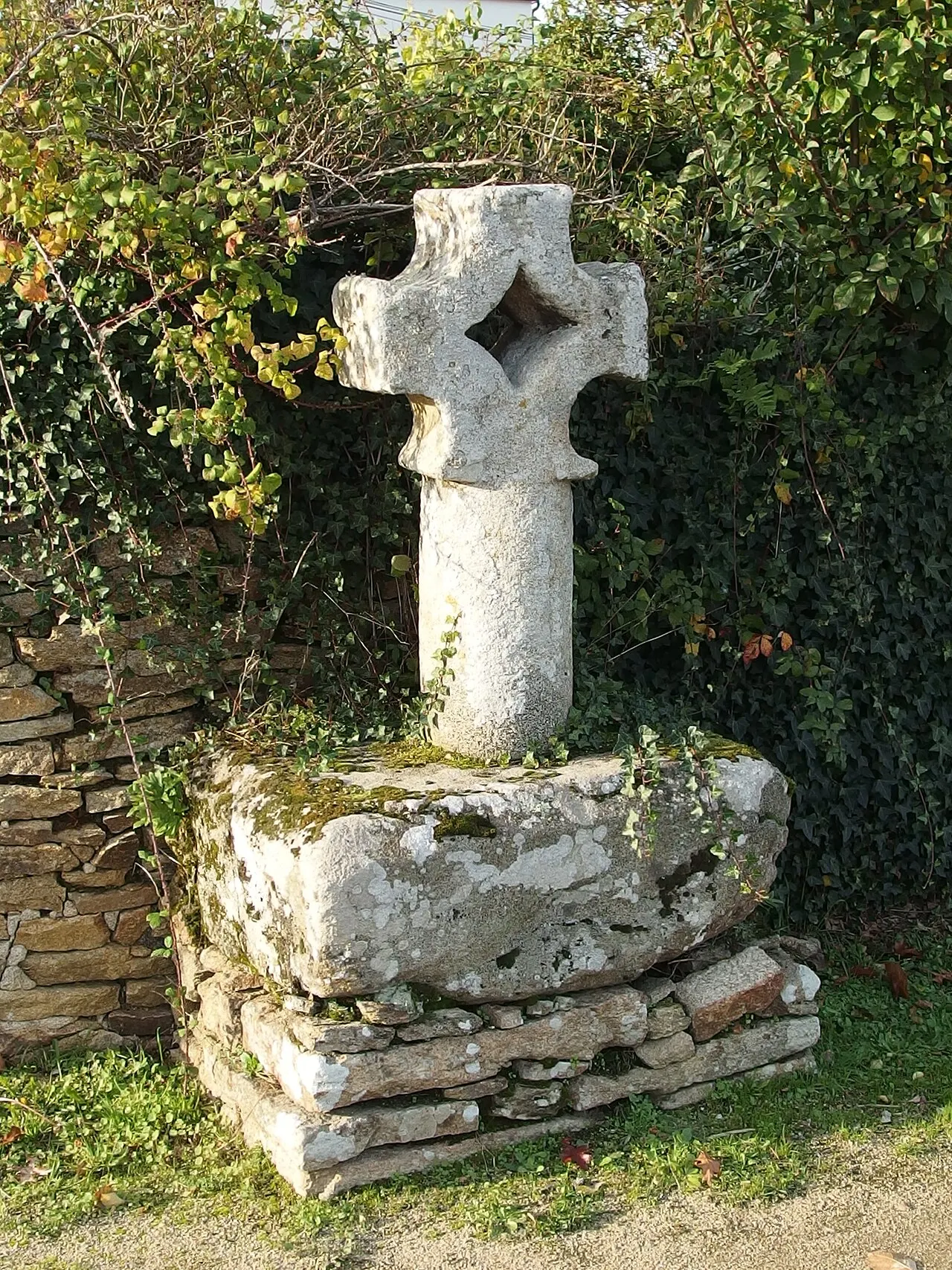 Croix percée