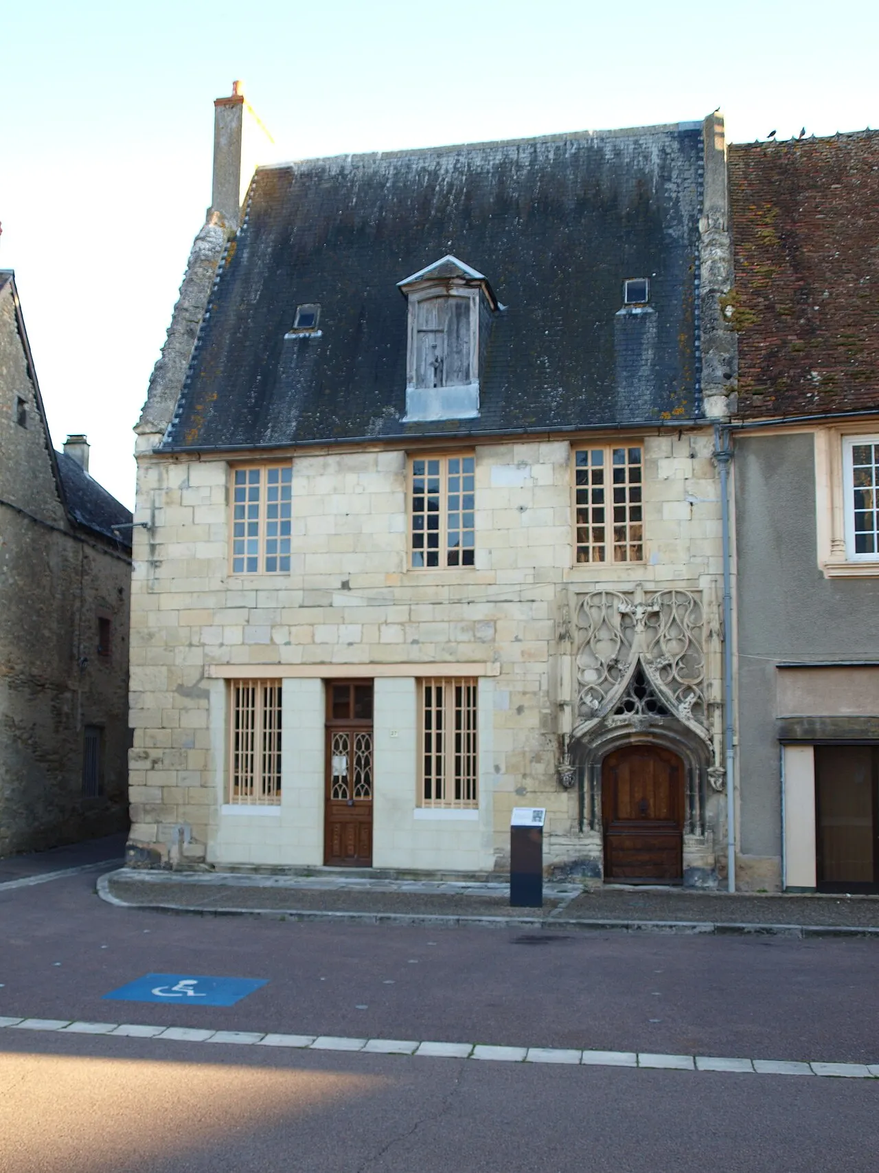 Maison dite du Lieutenant criminel, au Sud de l’église