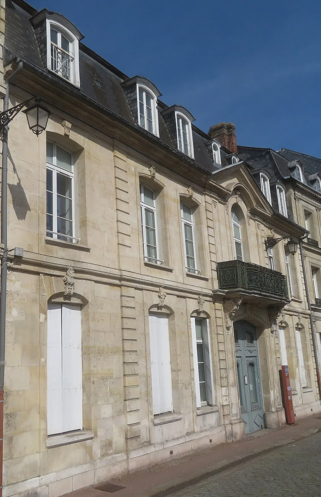 Manufacture de tissage de laine Louis-Henri Delarue, actuellement immeuble à appartements