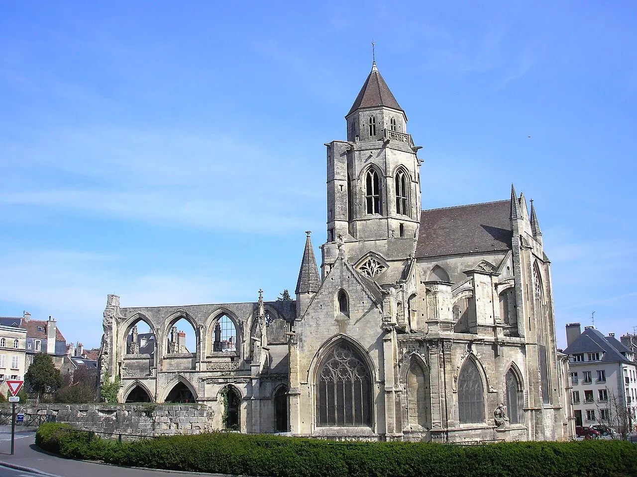Ancienne église de Saint-Etienne-le-Vieux, actuellement magasin communal