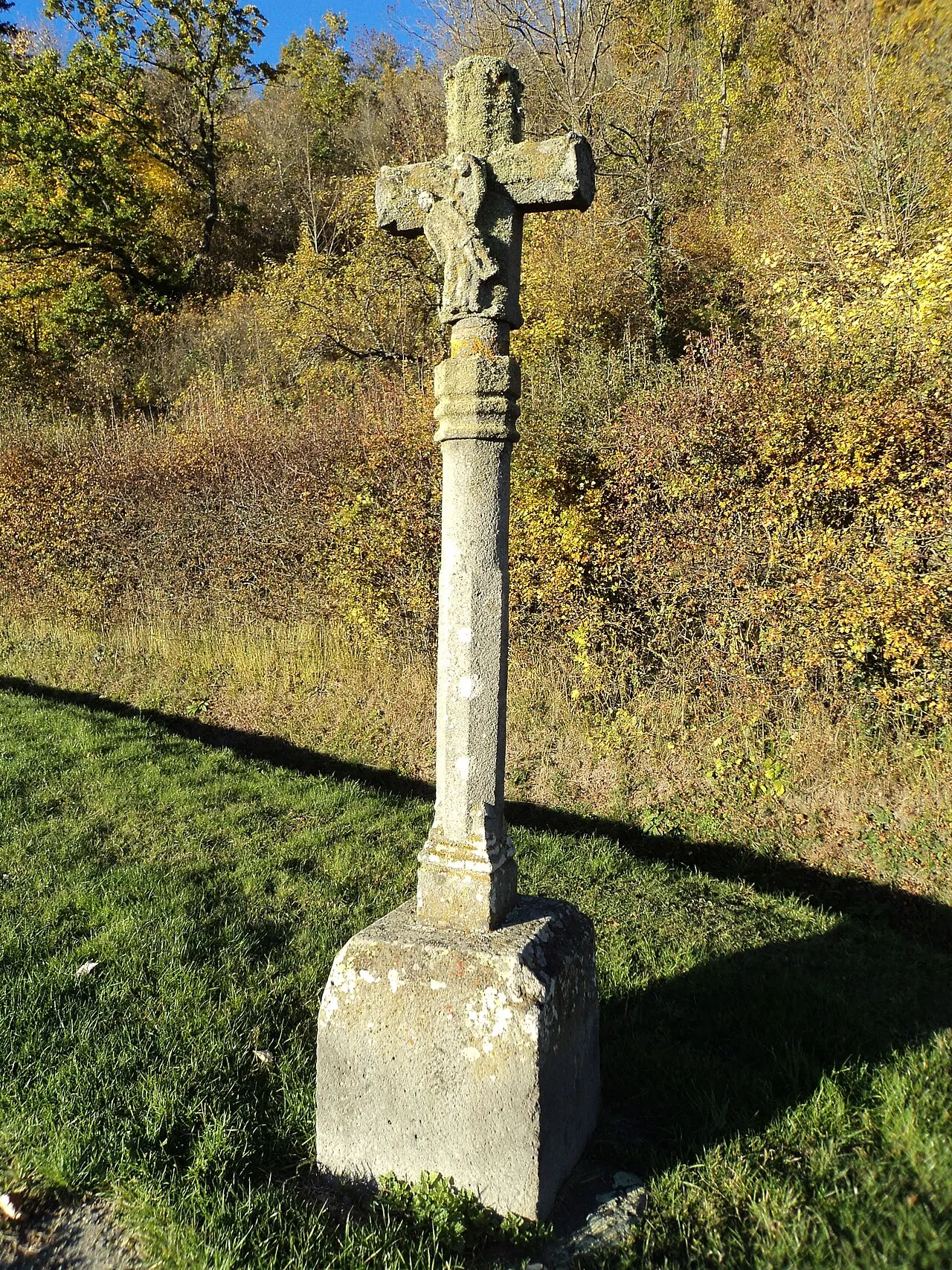 Croix de chemin à l’effigie de Notre-Dame-de-Pitié