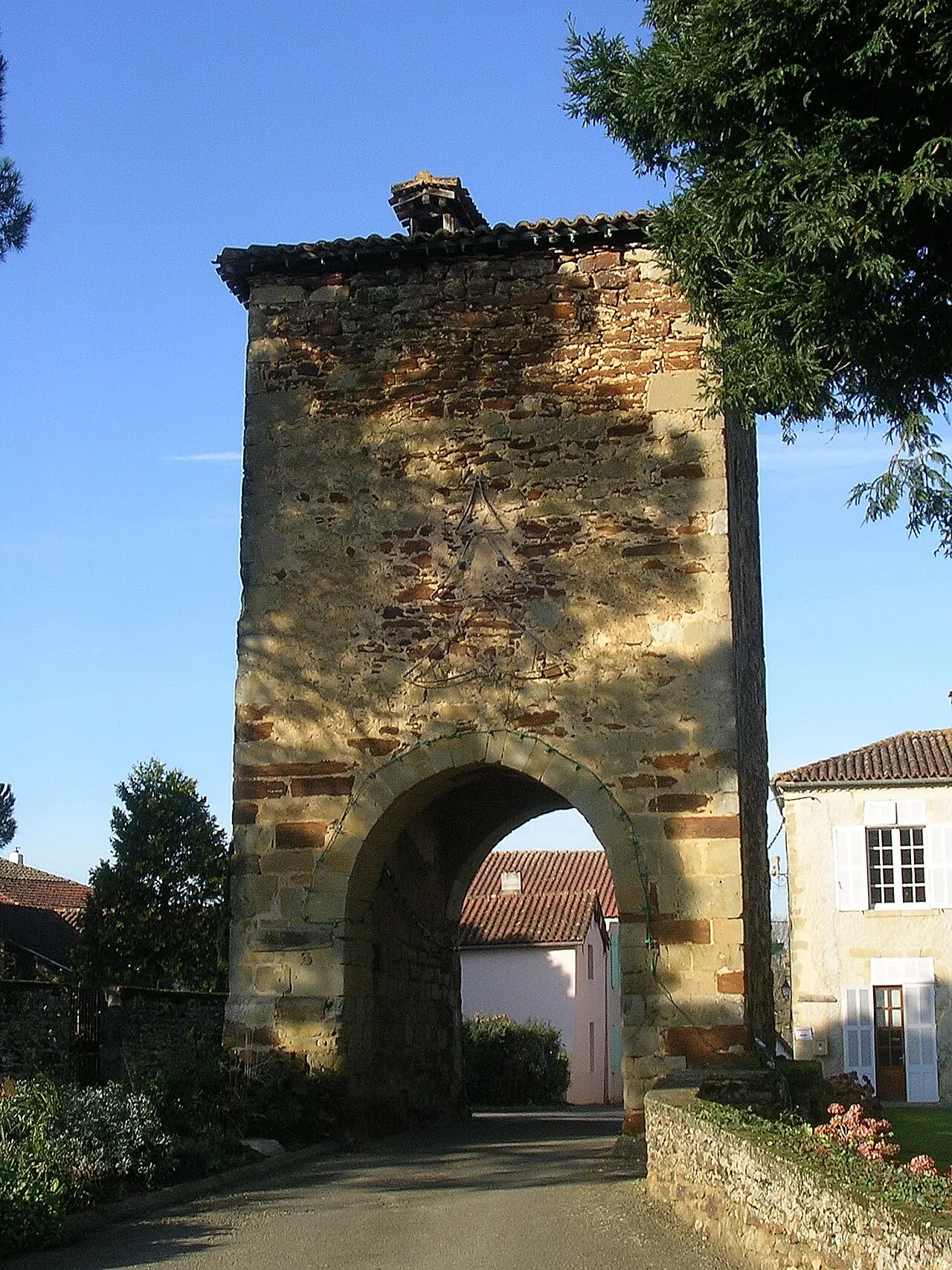 Ancienne Porte de ville, dite tour de Maubourguet